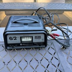 SCHUMACHER 6/2 AMP DUAL RATE BATTERY CHARGER 6 / 12 VOLT MODEL SE-82-6