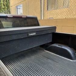 Caja para herramientas. Semi nueva, para troca Chevy 1500  Y Ford F150,  tiene su llave.  Precio 250 