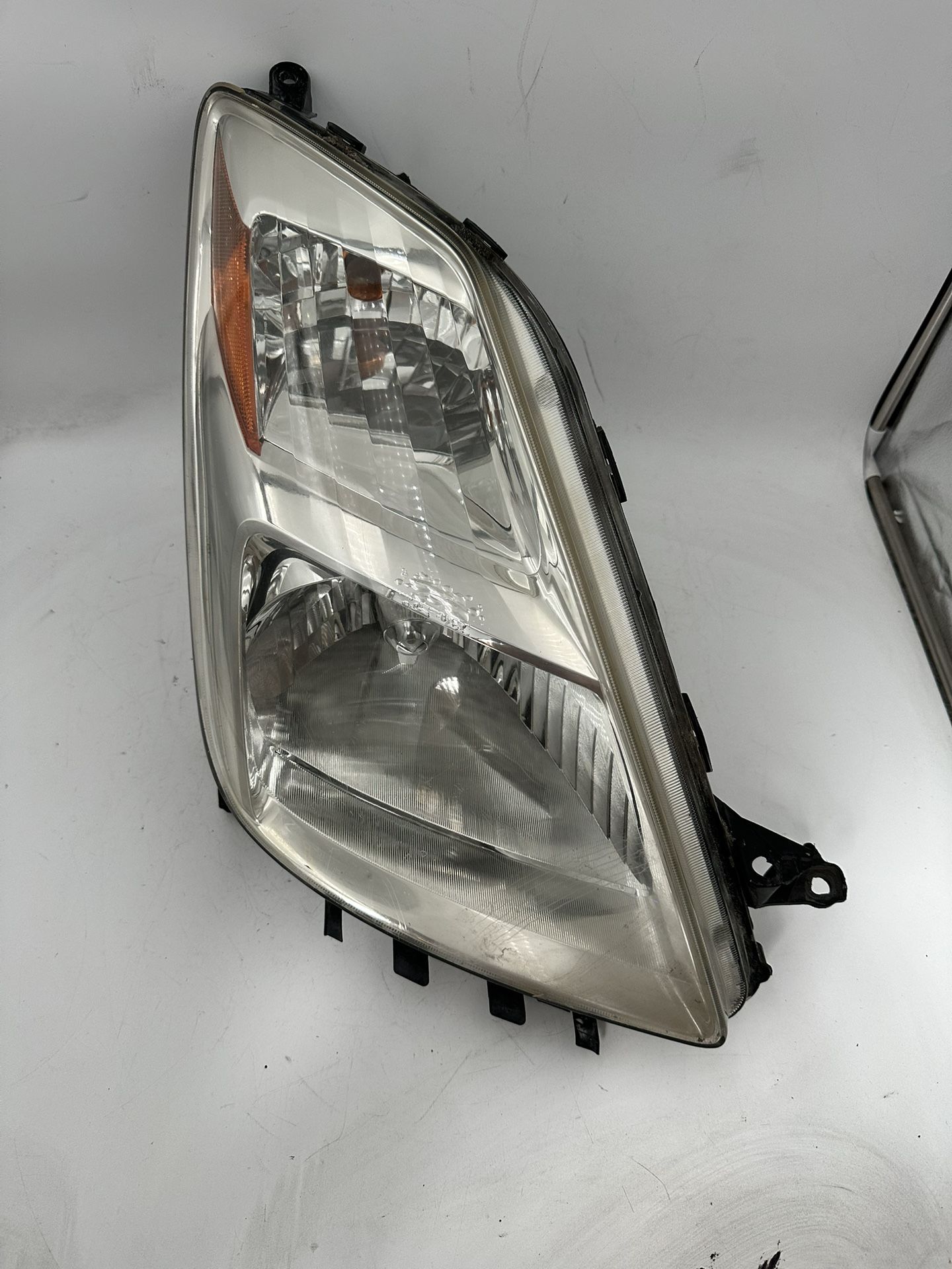 2004 to 2005 Toyota Prius OEM Right Passenger Side Headlight Lamp Xenon HID