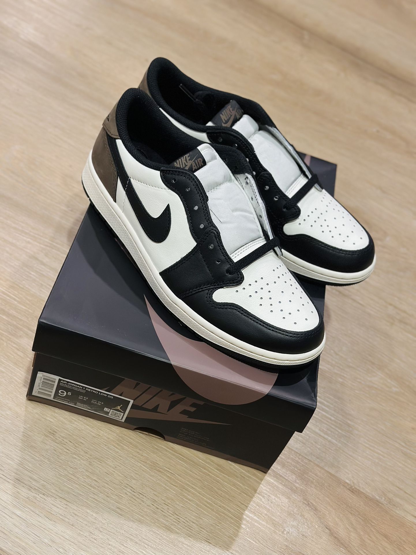 100% AUTHENTIC DS NEW JORDAN 1 LOW MOCHA