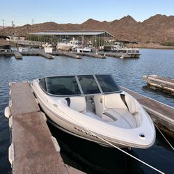 2005 Maxum Boat 