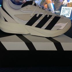 Adidas Snickers Size 13 