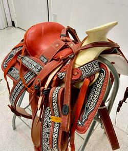 Montura charra bordada
