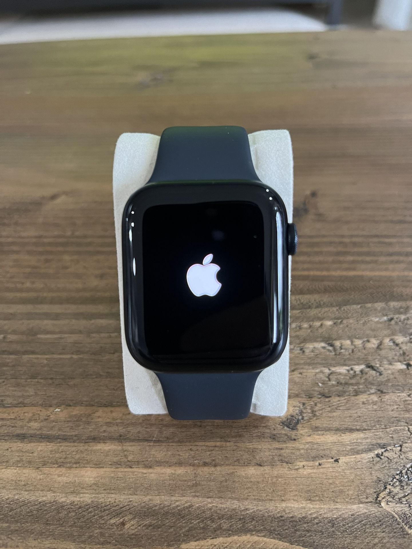Apple Watch SE (2nd Gen) - 44mm Midnight Aluminum