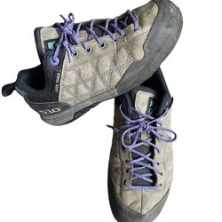 Women’s Approach Shoes