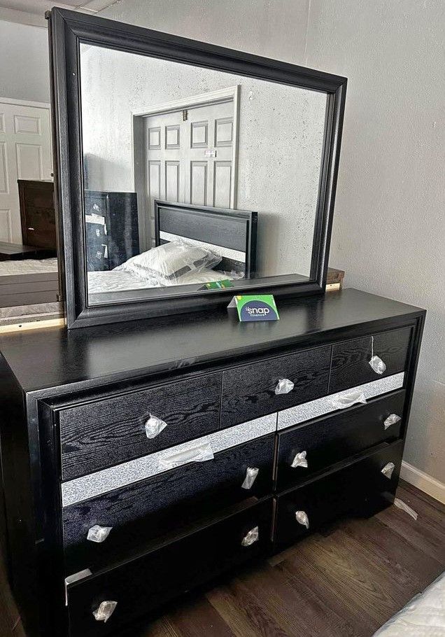 Variety Of Dressers With Or Without Mirror