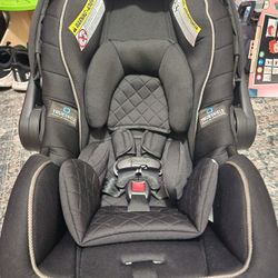 Infant Graco Carseat 