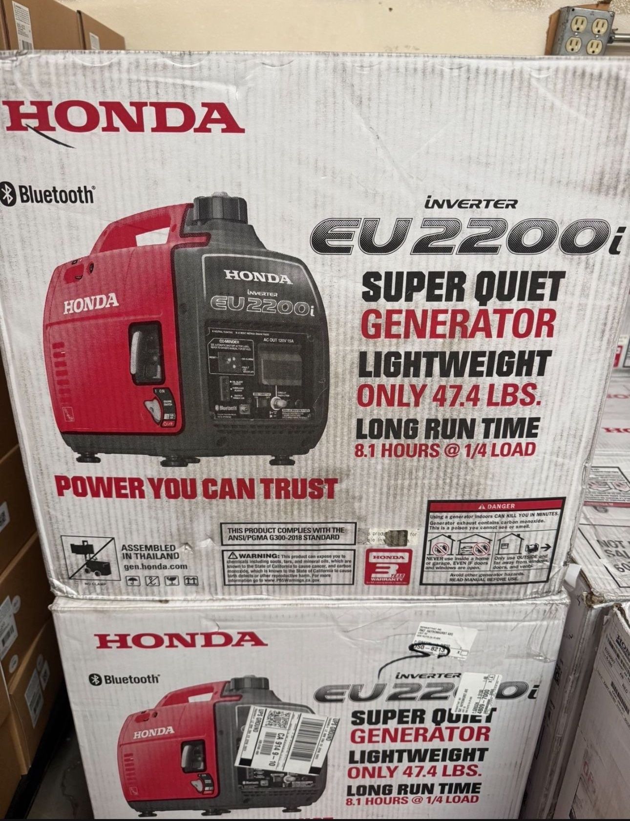 Honda EU2200ITAN 2200-Watt 120-Volt Super Quiet Portable Inverter Generator with CO-Minder - 49-State