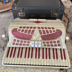 Vintage *FEDERFISA SONATA* Accordion - Nice!
