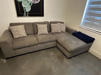 City Furniture Blakely Gray Sleeper Sectional with Storage Chaise – Excellent Condition