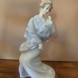 Toyo Porcelain Geisha Figurine with Parasol – Missing Umbrella Shaft.