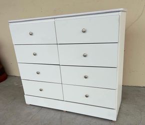 8 drawer white with rails ((