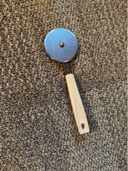 Pizza cutter
