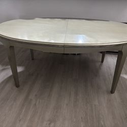 Dining Room Table (like new)