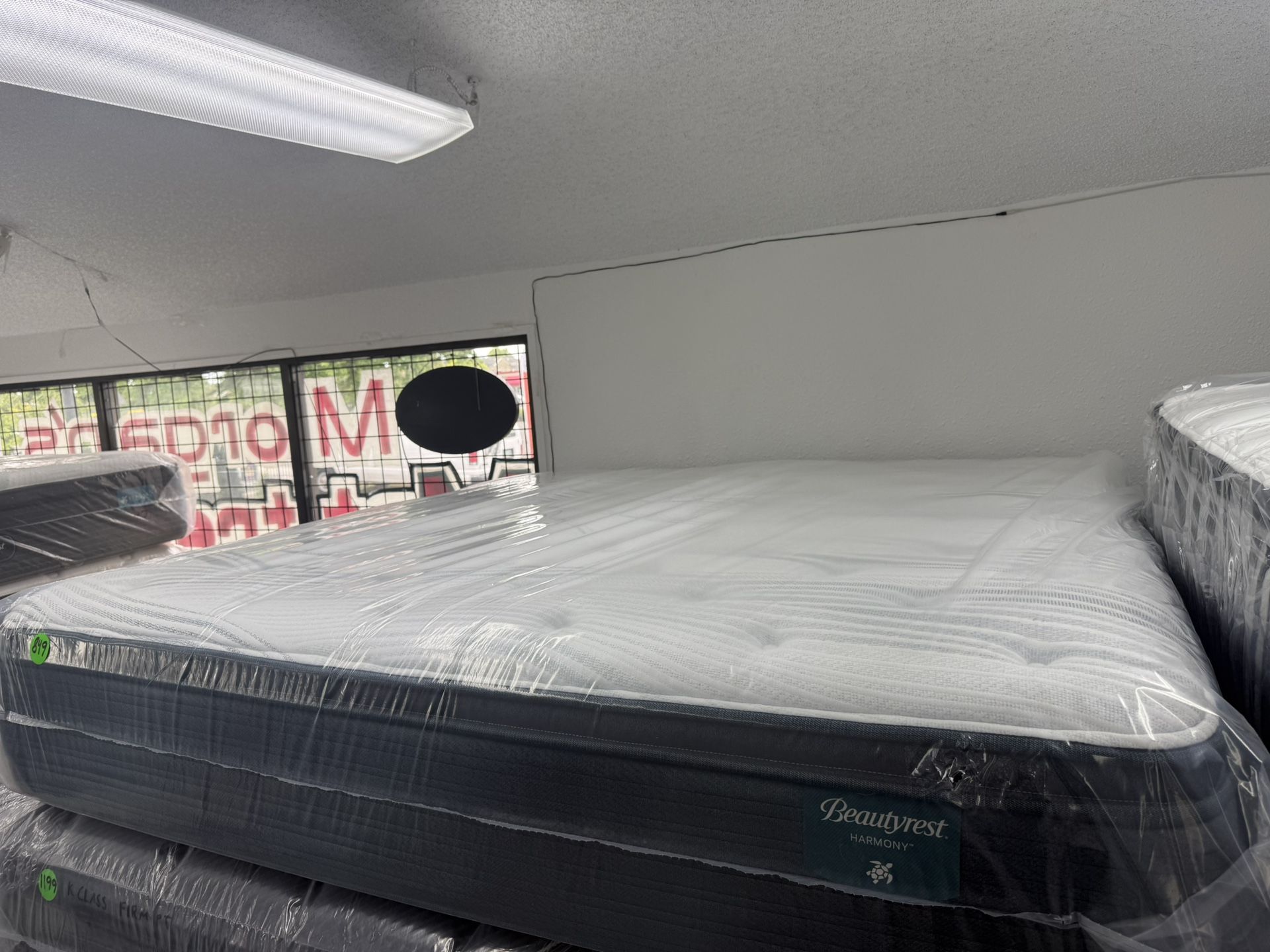 KING SIZE SIMMONS BEAUTYREST HARMONY PILLOW TOP MATTRESS & BOX SPRINGS BED SET