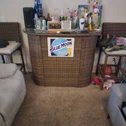 Wicker bar With glass top and 2 Stools
