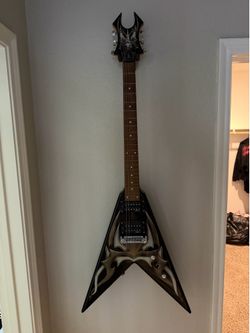 Kerry King SLAYER B.C. Rich guitar Flying V