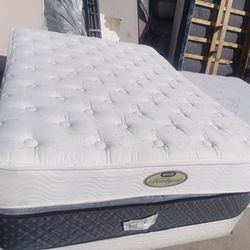 Queen Beautyrest Mattress And Box Spring 