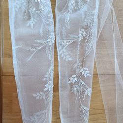 Bride accessories handmade sleeves & veil, 3 pieces

1 pair of handmade sleeves for $40
1 handmade tulle veil $30
1 Pearl veil $20

Details for each i