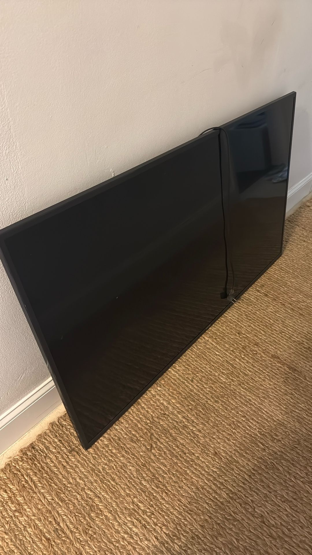 Samsung 55 Inch Smart TV with Mount - Mount Attached