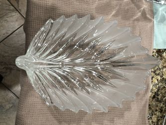 Heavy Glass Leaf bowl
