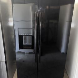 Black Whirlpool Refrigerator And Freezer
