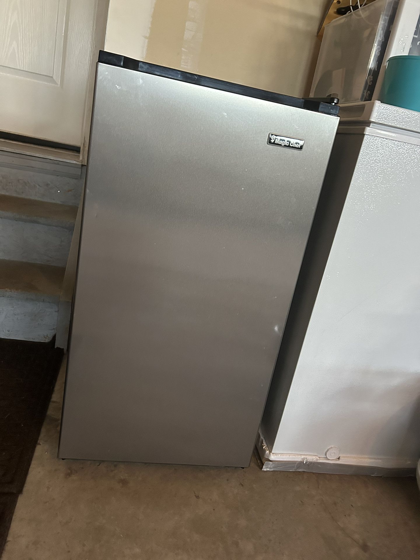 Mini Fridge Magic Chef