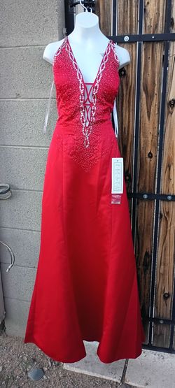 Elegant Red Evening Gown with Embellished Bodice