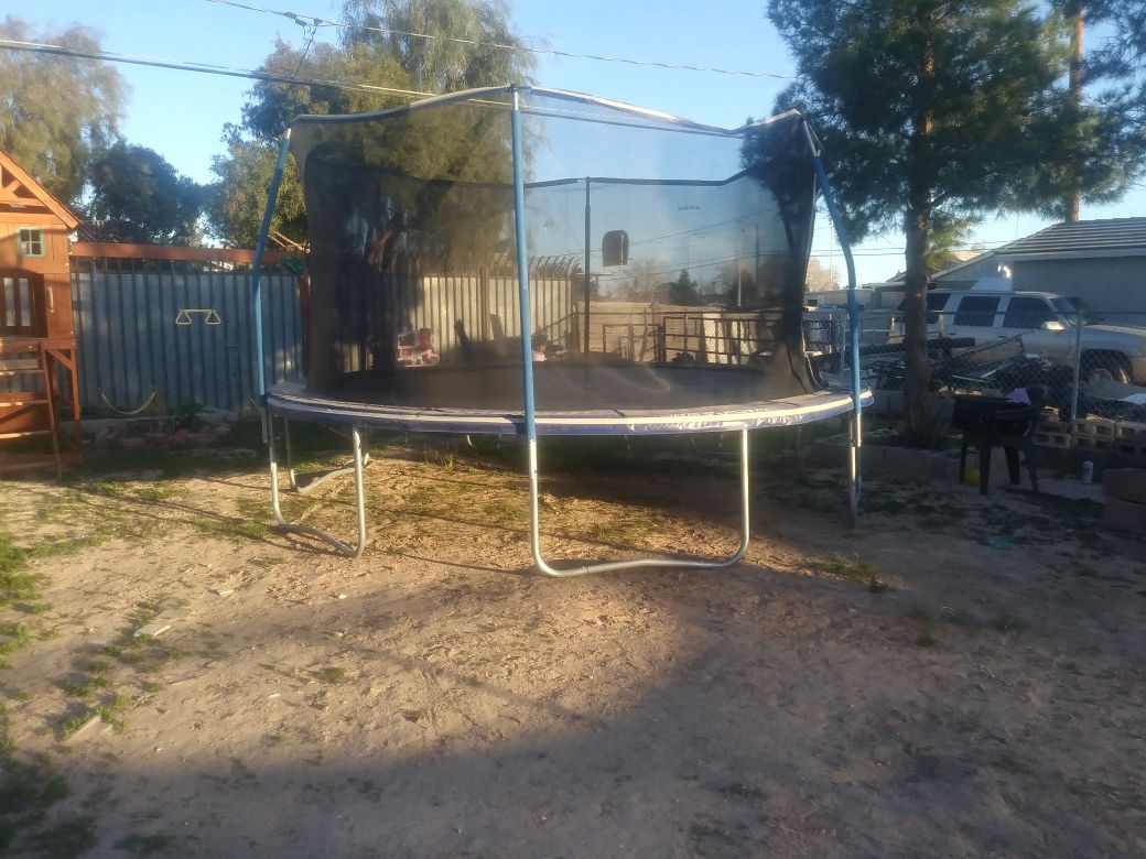 Trampoline 15 fts