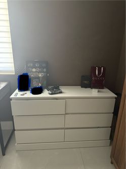 2 white dressers