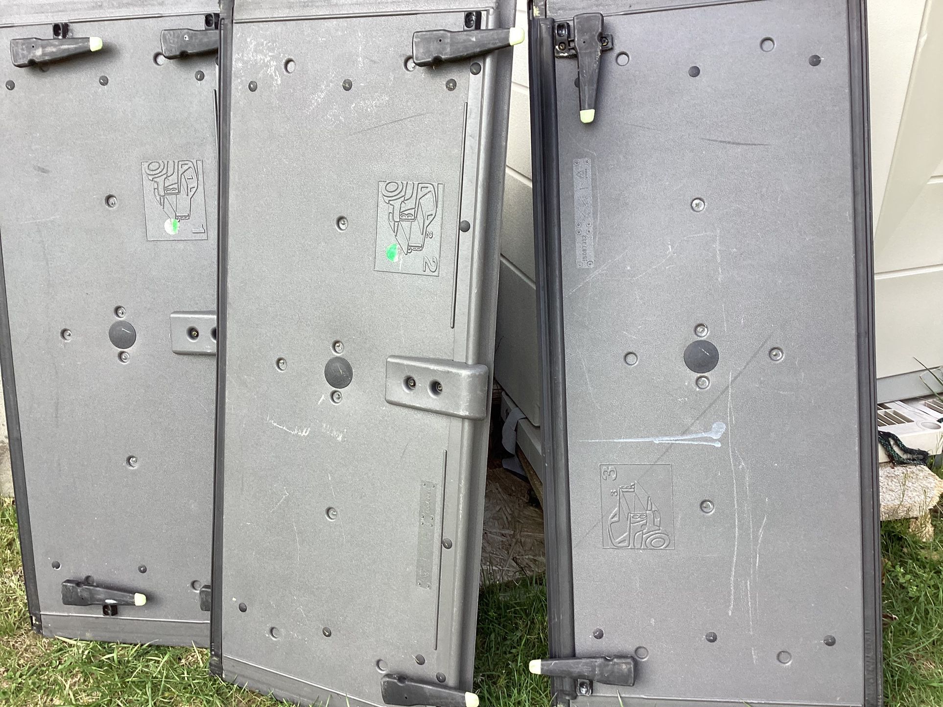 Chevrolet Avalanche/Cadillac Escalade, Rear Deck Panels