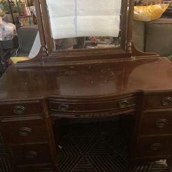 Large 1940s(?) Dressing Table, 7 drawers and mirror