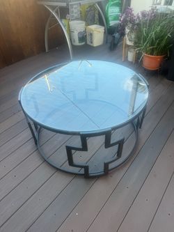 Round coffee table
