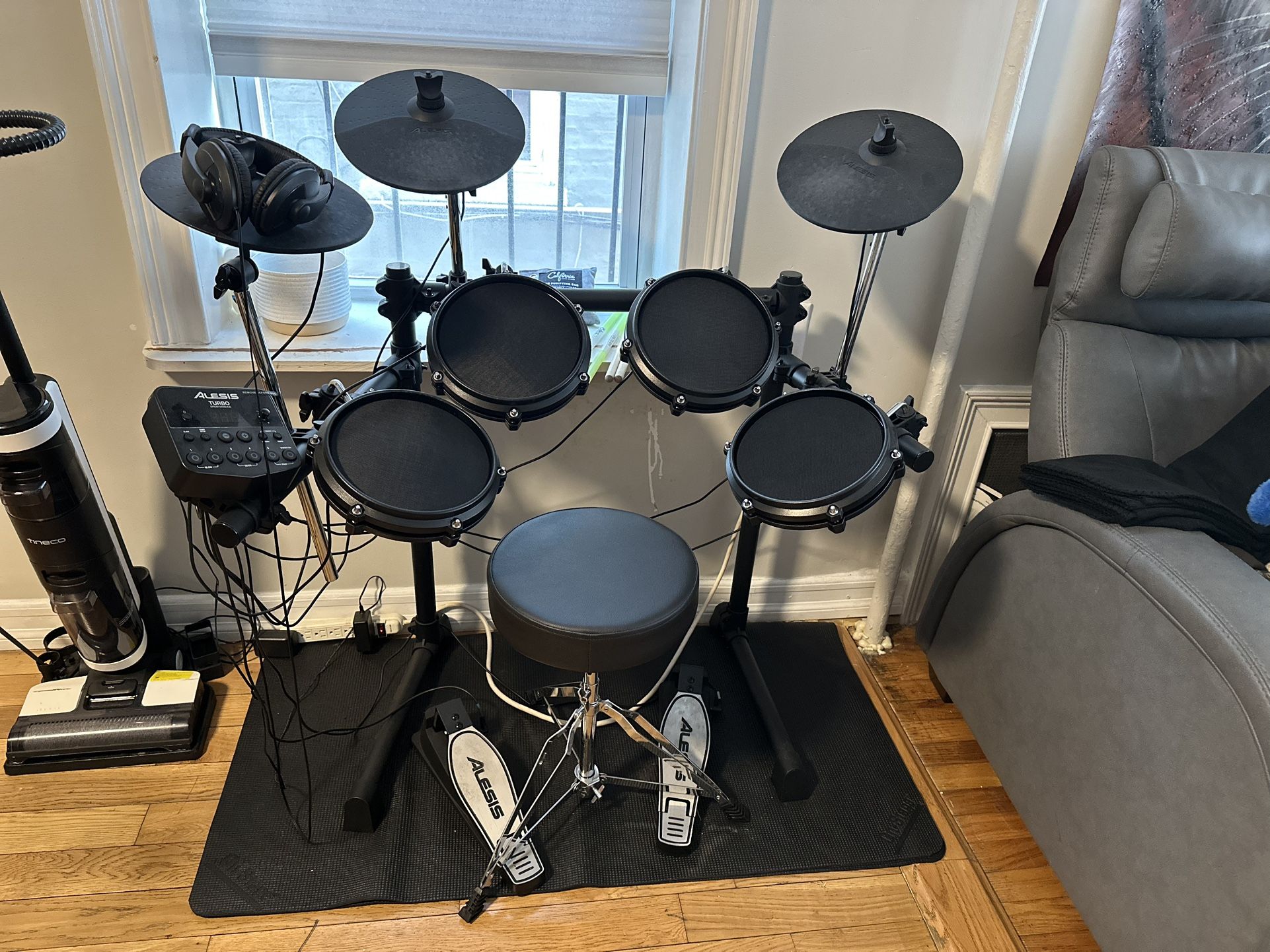 Alesis Turbo Mesh Kit Electric Drum Set