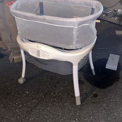 Graco Sense2Snooze Bassinet with Cry Detection Technology. 