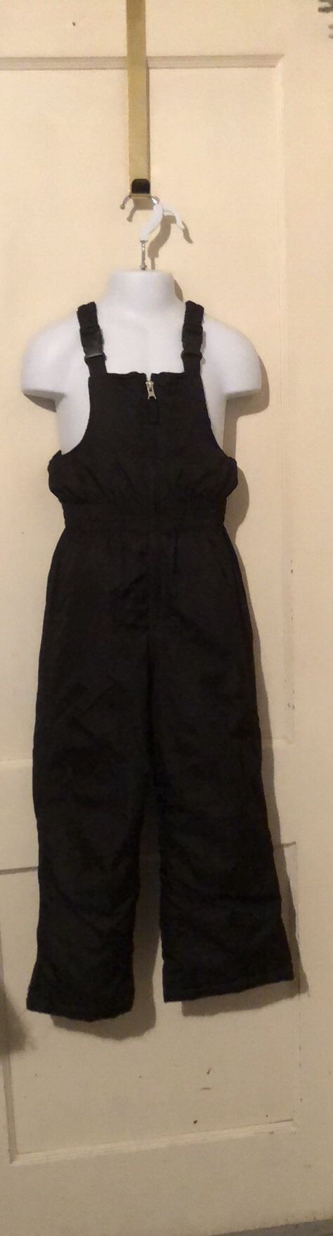 Kids size 6-6x black snow overalls with a zip up front, adjustable straps, pockets, & zippered bottoms. Only worn once
