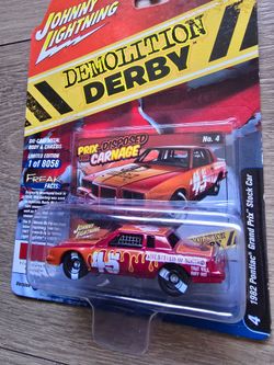 Johnny Lightning Buick Grand Prix Derby  Demolition 1/64 Scale