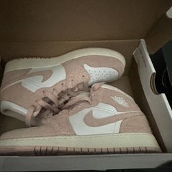Jordan 1 Mid
