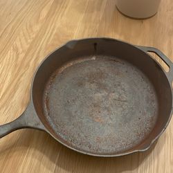 Cast iron pan