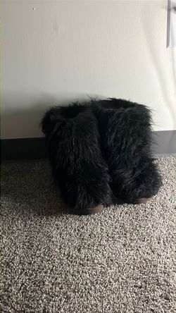Black fur boots