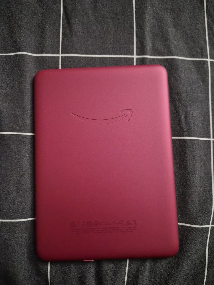 Brand New Kindle Signature Paperwhite 7"