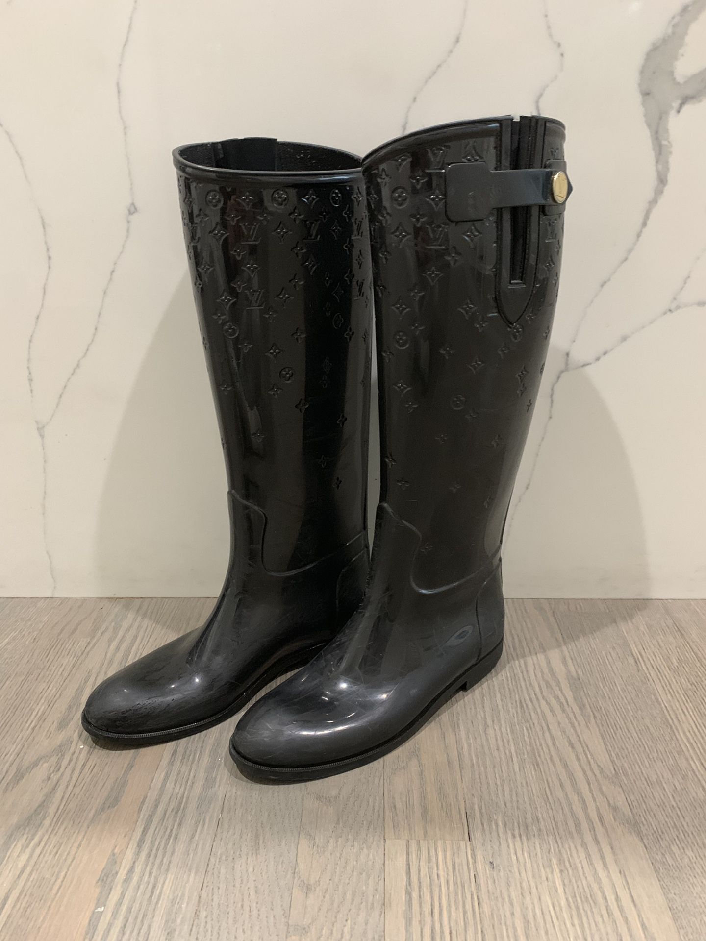 Louis Vuitton rain boots size 39