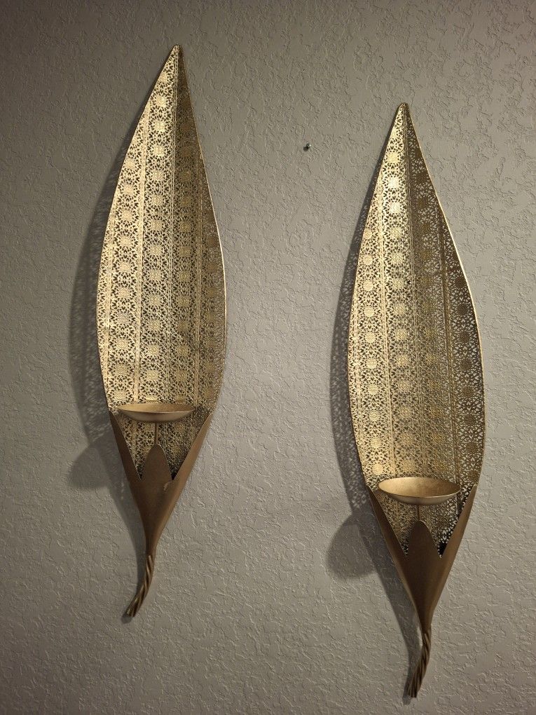 GOLD LEAVES WALL CANDLE HOLDERS SET(SERIOUS BUYERS ONLY PLEASE 🙏🏻)READ FULL DESCRIPTION BEFORE ASKING PLEASE 🙏🏻 IF IT'S POSTED IT'S AVAILABLE 👀 