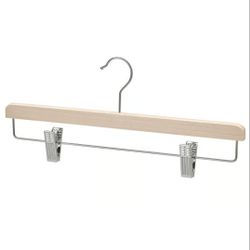 Wooden Hangers with Clips / Ganchos de madera con clips