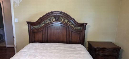 Queen bedroom set