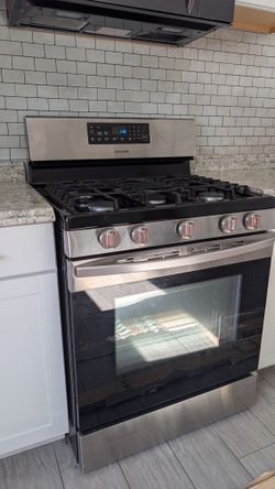 Like New Samsung Gas Range