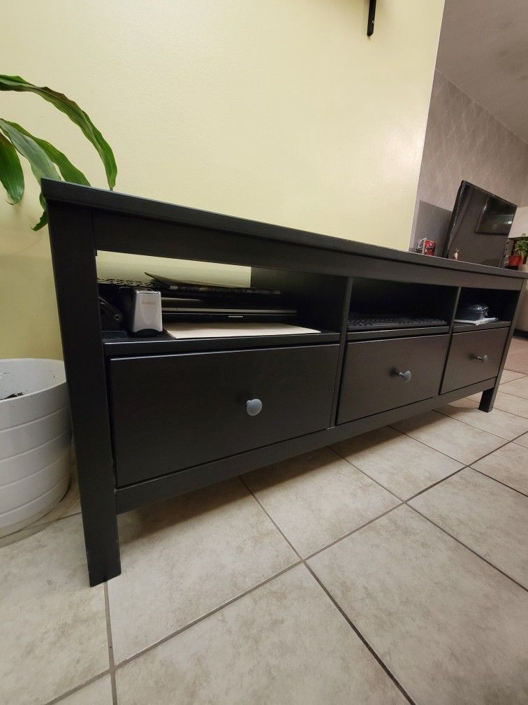 TV Stand w/3 Drawers