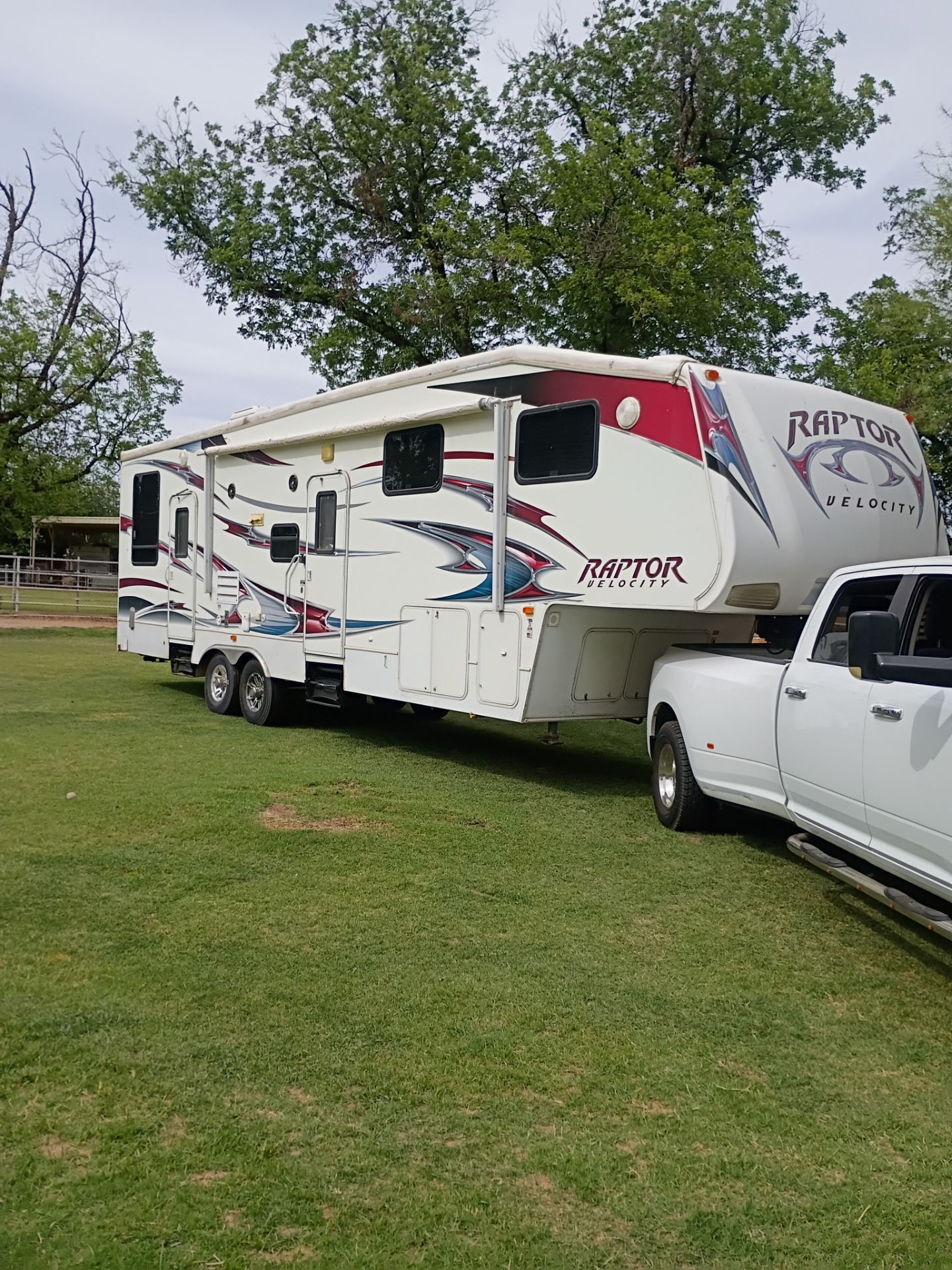 2009 keystone Raptor toy hauler