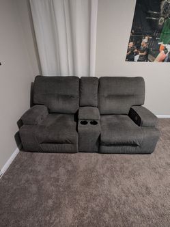Recliner loveseat