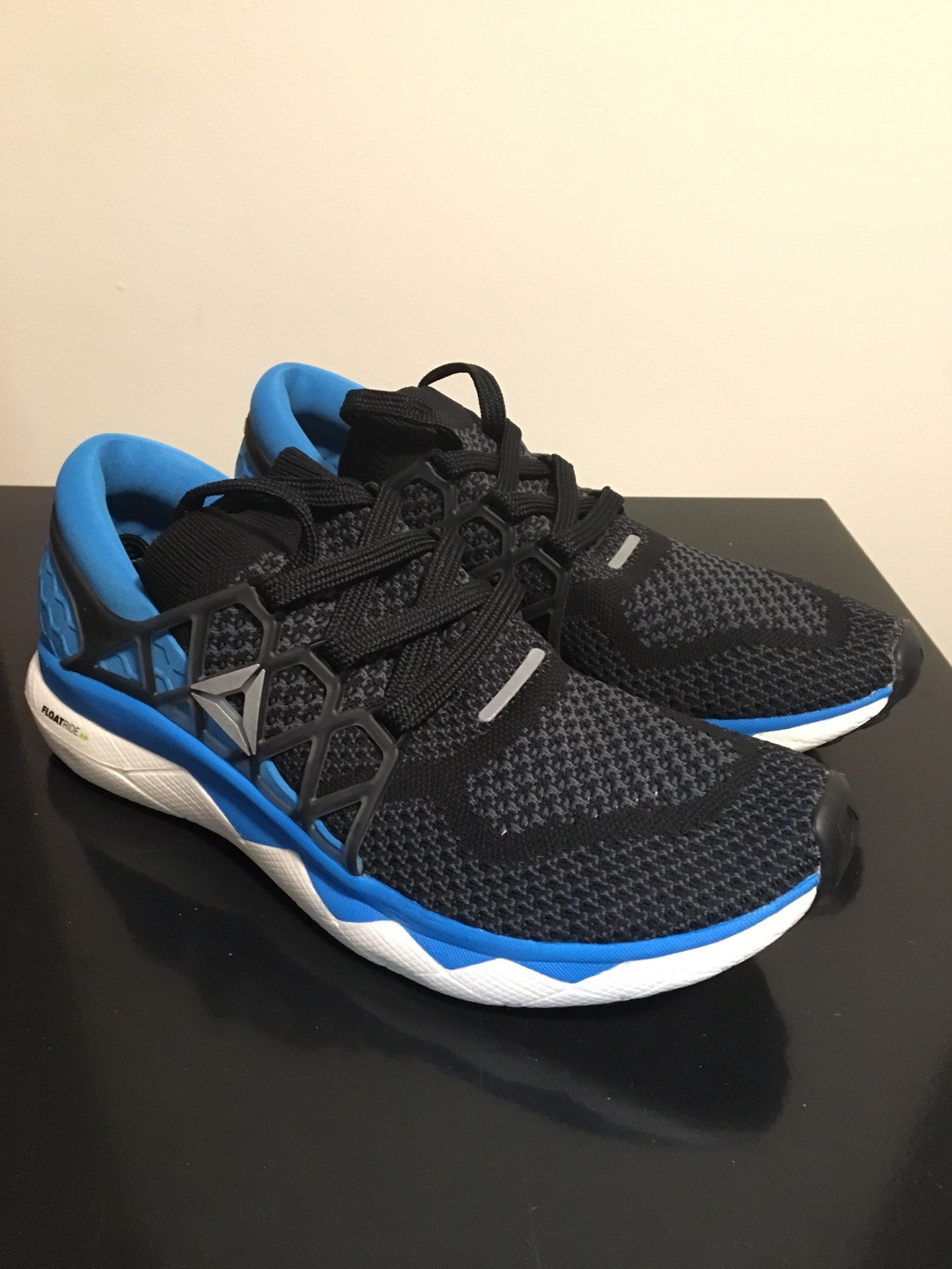 Men's Brand New Reebok Floatride Size 9.5 Black / Blue Shoes